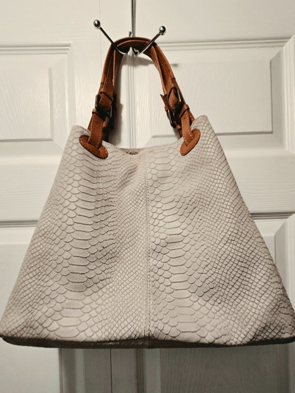 VINTAGE Women's Ivory Genuine Leather Scales Print Handbag w/Tan Straps - Medium